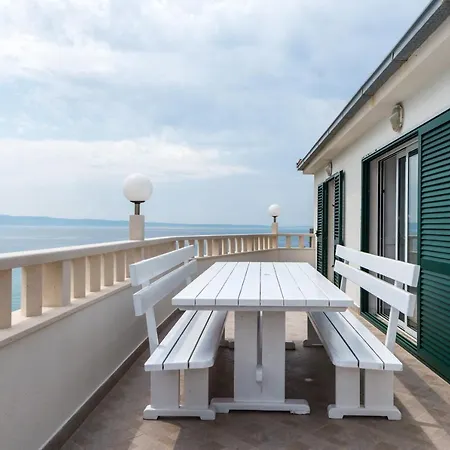 Apartment Beachfront